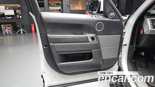 Land Rover Range Rover Sport 2016 — photo 14