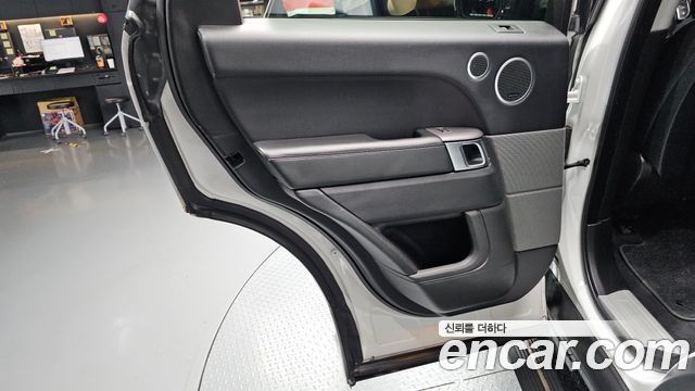 Land Rover Range Rover Sport 2016 — photo 15