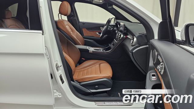 Mercedes-Benz GLC-Class 2022 — photo 16