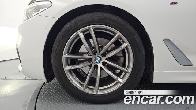BMW 5-Series 2019 — photo 5