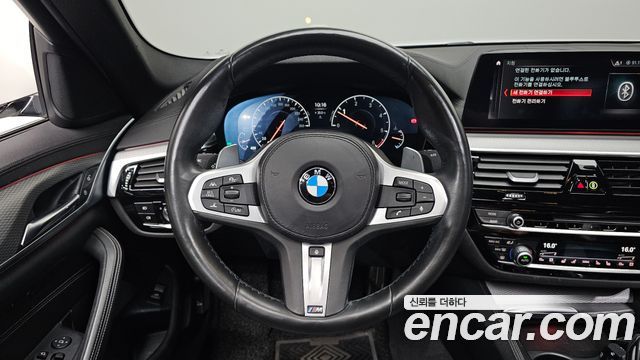 BMW 5-Series 2019 — photo 13