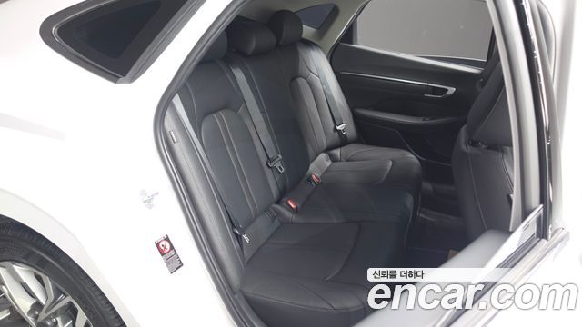 Hyundai Sonata 2022 — photo 17