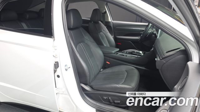 Hyundai Sonata 2022 — photo 16