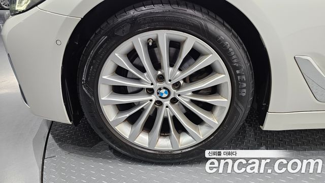 BMW 5-Series 2022 — photo 5