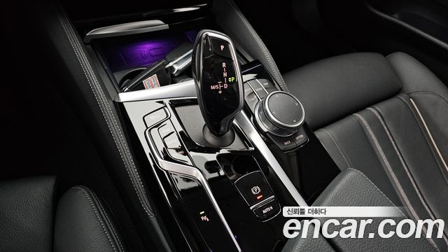 BMW 5-Series 2022 — photo 12
