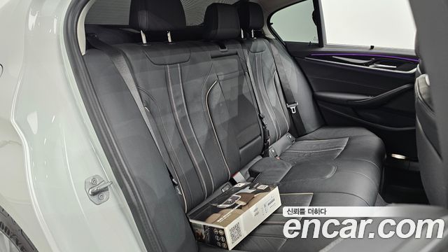 BMW 5-Series 2022 — photo 17