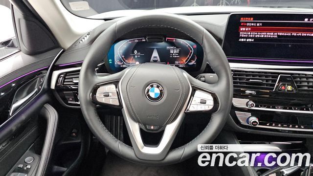 BMW 5-Series 2022 — photo 19