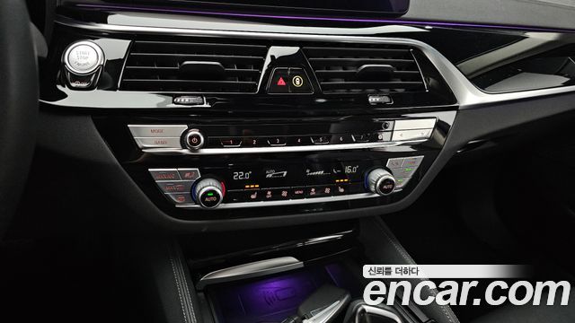 BMW 5-Series 2022 — photo 23