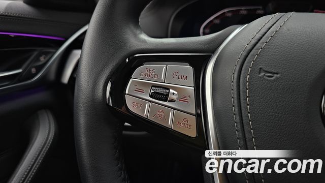 BMW 5-Series 2022 — photo 25