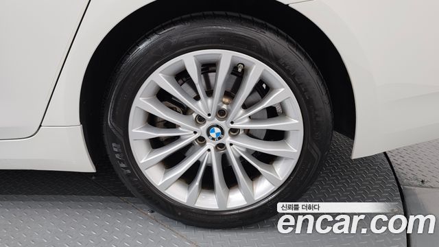 BMW 5-Series 2022 — photo 7