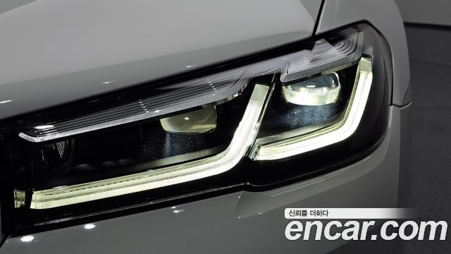 BMW 5-Series 2022 — photo 8
