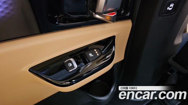 Kia Canival 2023 — photo 28