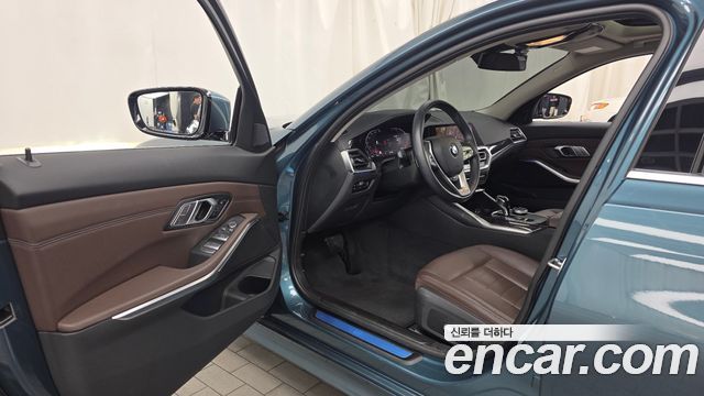 BMW 3-Series 2021 — photo 13