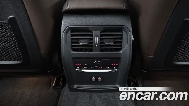 BMW 3-Series 2021 — photo 25