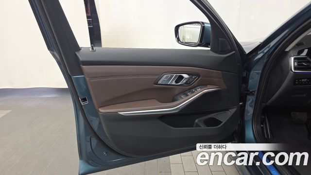 BMW 3-Series 2021 — photo 14