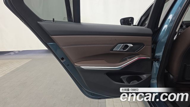 BMW 3-Series 2021 — photo 15