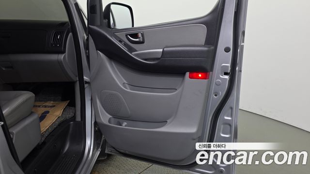 Hyundai Starex 2019 — photo 15