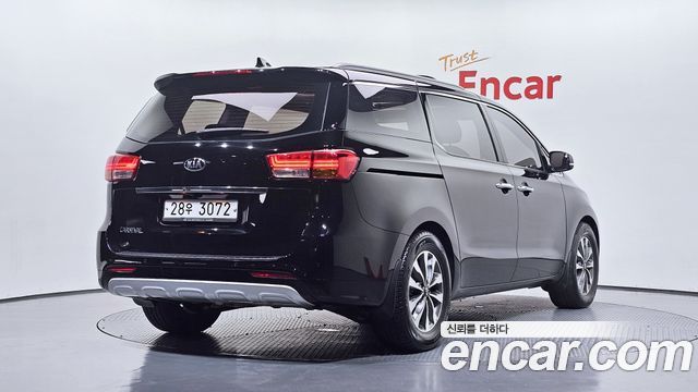 Kia Canival 2015 — photo 2