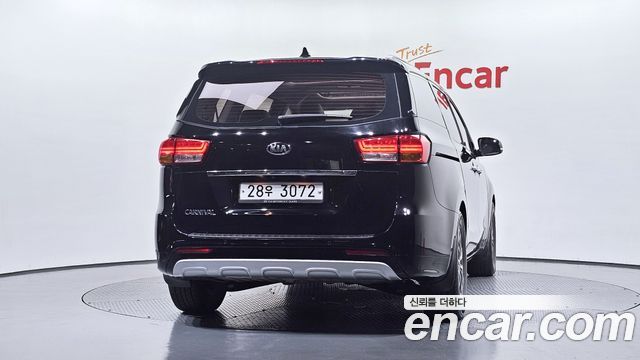 Kia Canival 2015 — photo 4