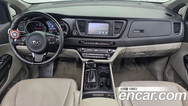 Kia Canival 2015 — photo 7