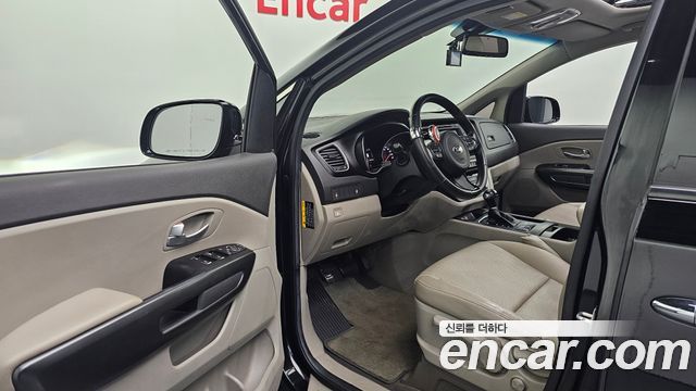 Kia Canival 2015 — photo 10
