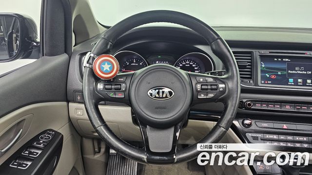 Kia Canival 2015 — photo 12