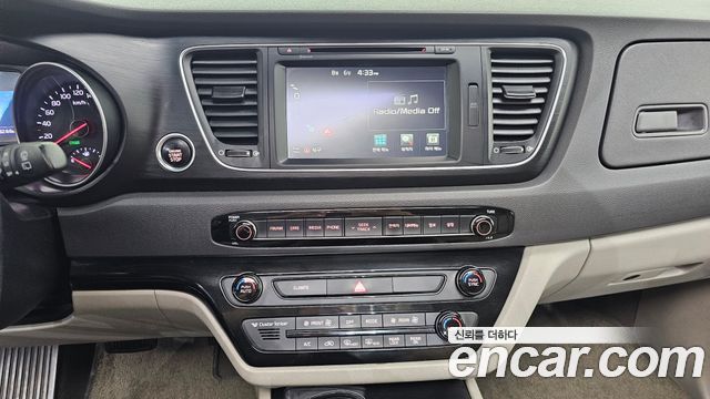 Kia Canival 2015 — photo 13
