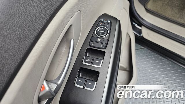 Kia Canival 2015 — photo 16