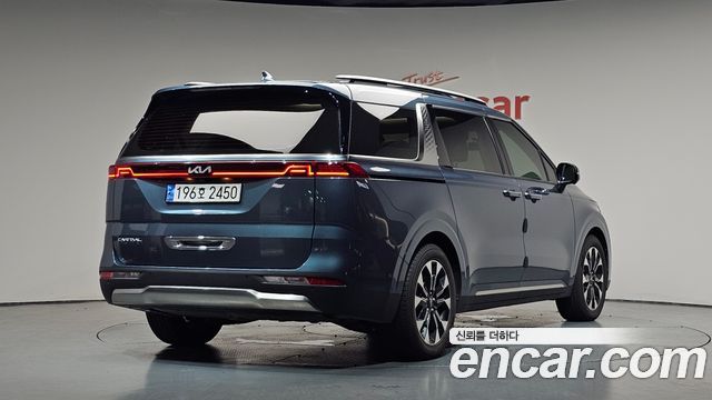 Kia Canival 2023 — photo 2
