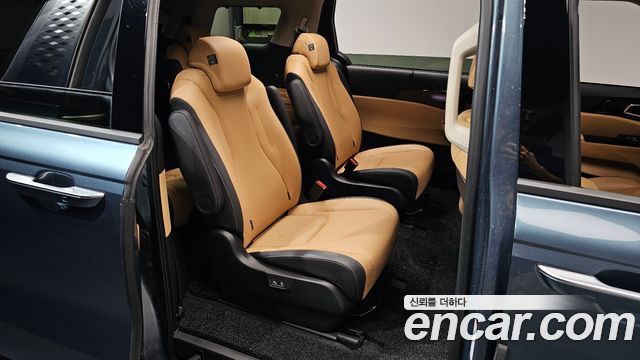 Kia Canival 2023 — photo 18