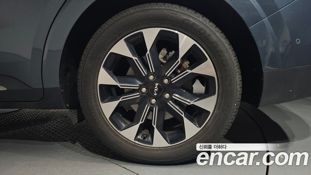 Kia Canival 2023 — photo 7