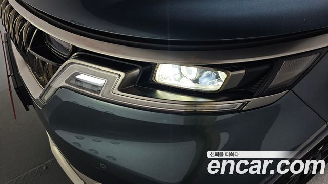 Kia Canival 2023 — photo 8