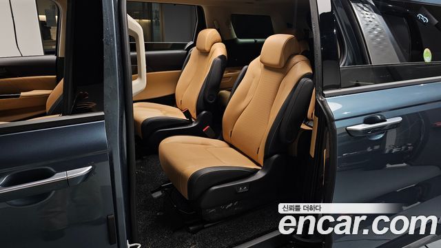 Kia Canival 2023 — photo 16
