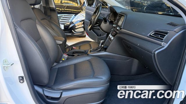 Hyundai AVANTE 2019 — photo 13