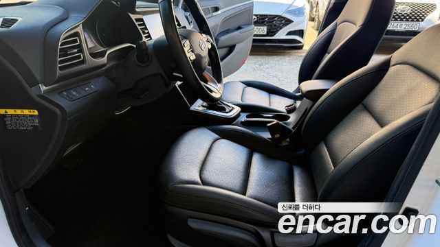 Hyundai AVANTE 2019 — photo 14