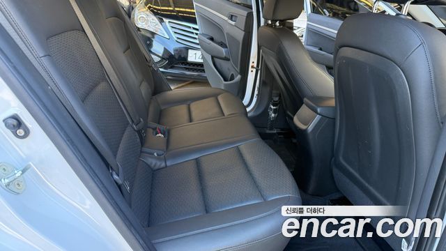 Hyundai AVANTE 2019 — photo 16