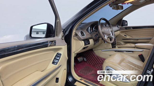 Mercedes-Benz GL-Class 2012 — photo 10