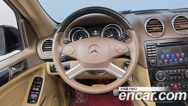 Mercedes-Benz GL-Class 2012 — photo 13