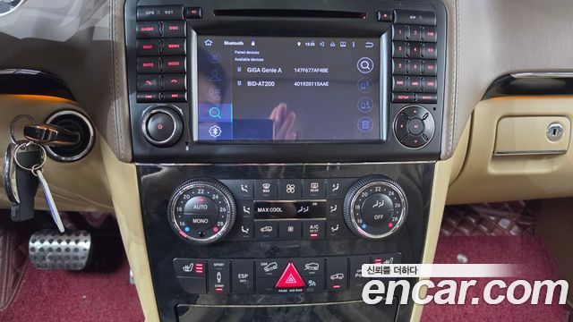 Mercedes-Benz GL-Class 2012 — photo 15