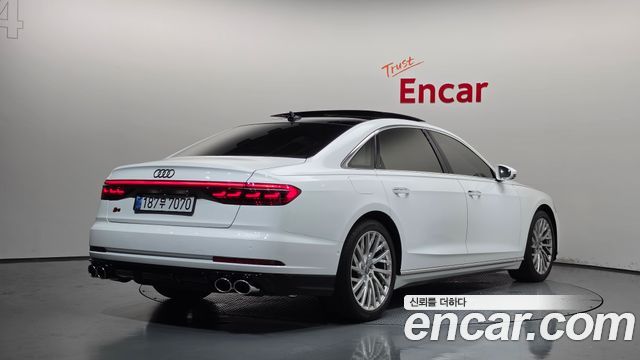 Audi A8 2018 — photo 2