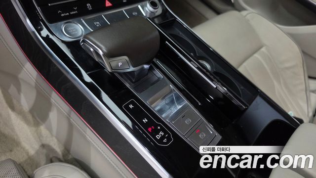 Audi A8 2018 — photo 12