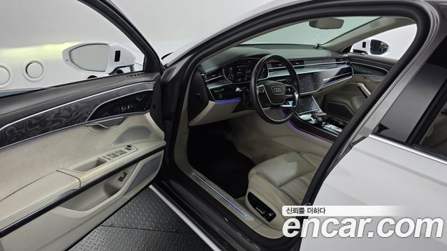 Audi A8 2018 — photo 13