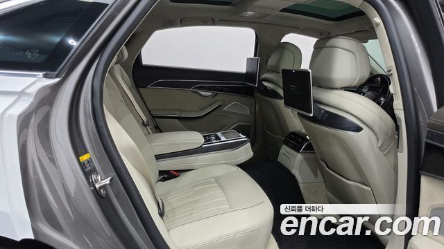 Audi A8 2018 — photo 17