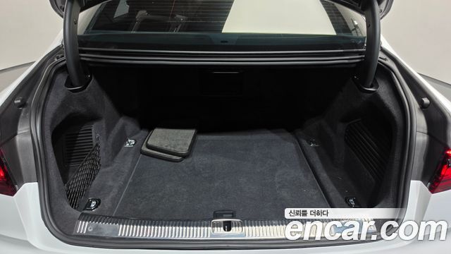 Audi A8 2018 — photo 24