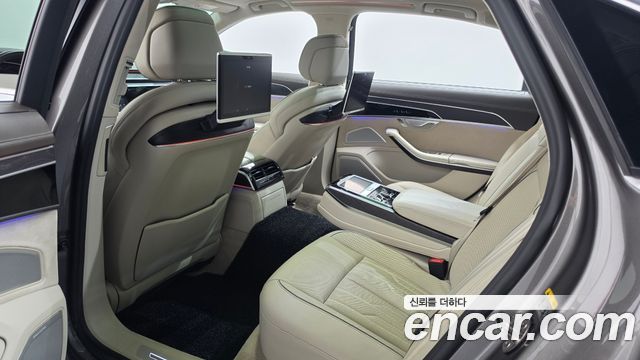 Audi A8 2018 — photo 26