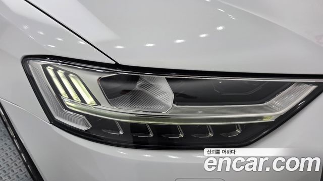 Audi A8 2018 — photo 8