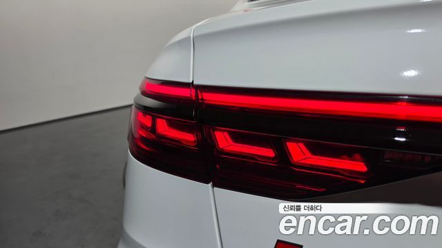 Audi A8 2018 — photo 9