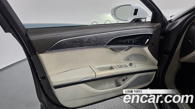 Audi A8 2018 — photo 14