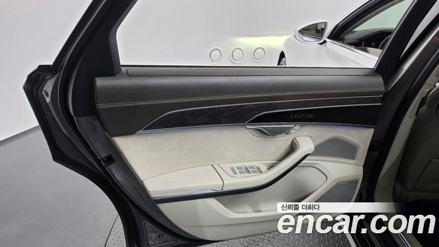 Audi A8 2018 — photo 15