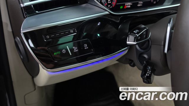 Audi A8 2018 — photo 28